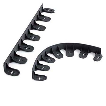 Fleksibilni PVC ivičnjak dužine 60 cm postavljen uz travnjak i cvetnu leju