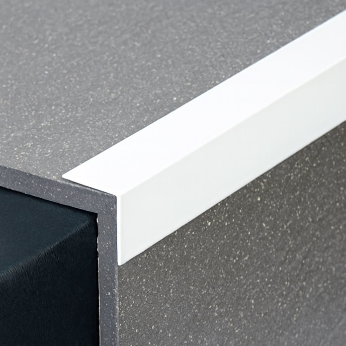 Slika PVC zaštitna lajsna za keramiku L profil bela 20x20 mm 2,7 m